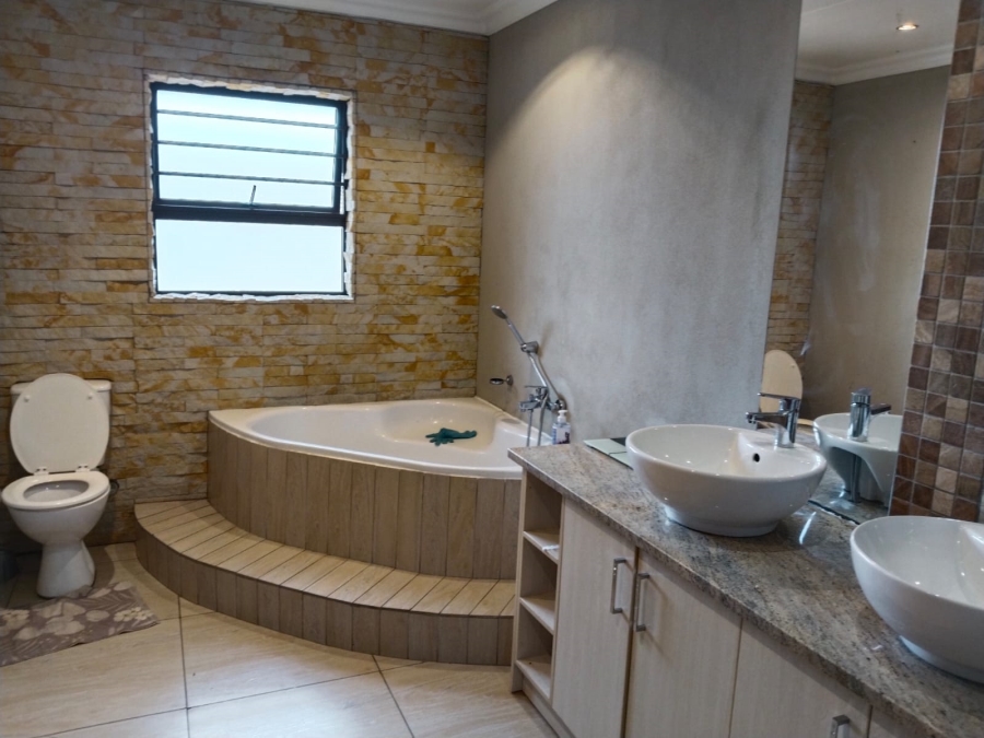 To Let 3 Bedroom Property for Rent in Hillside Free State